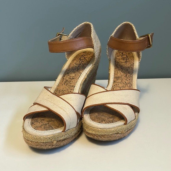 Ann Taylor Loft Size 8 M Cream & Tan Wedge Espadrille Sandals With Ankle Strap - Picture 1 of 4